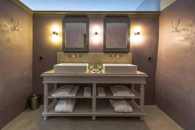 Hotel La Bastide Du Clos Des Roses - Teritoria